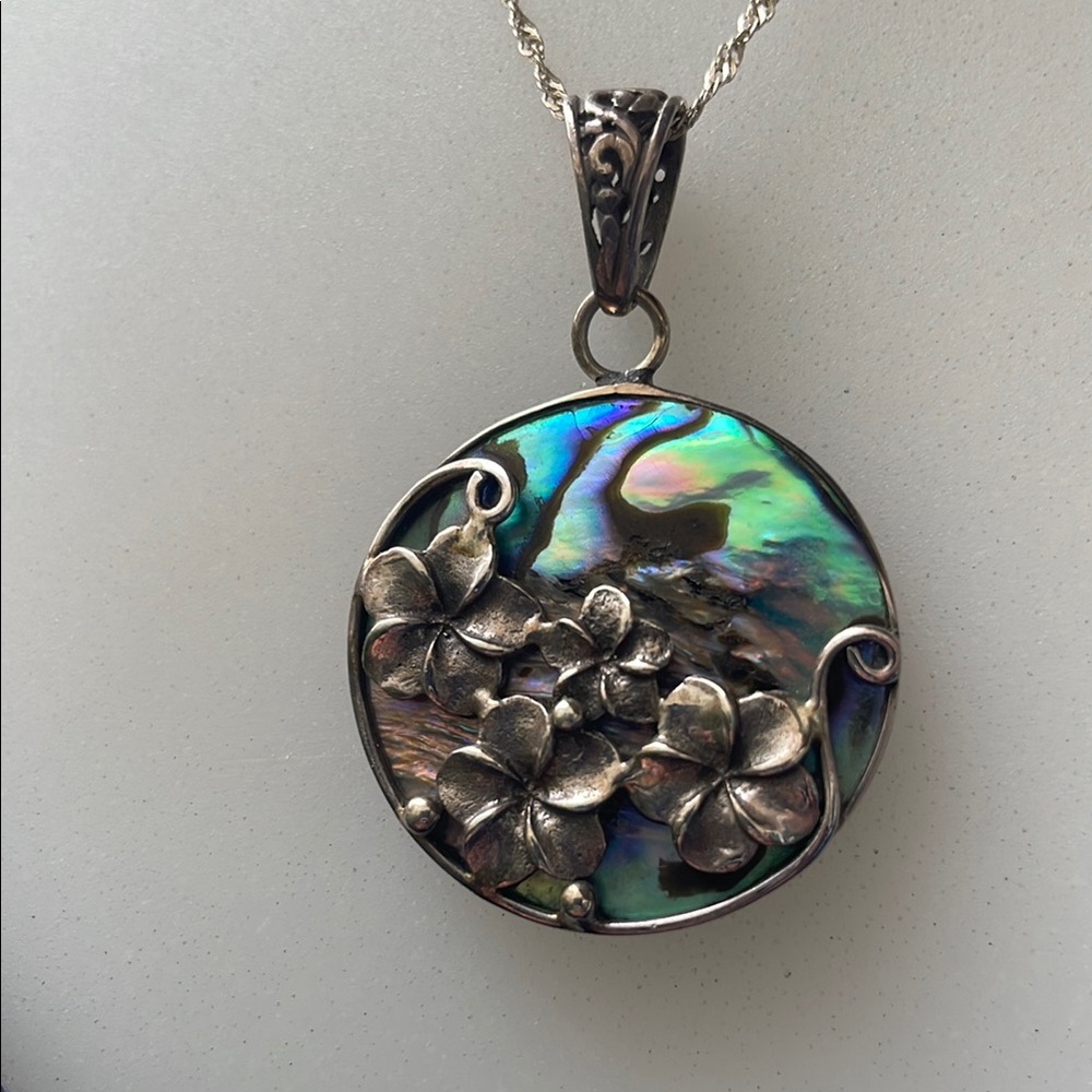 Vintage elegant Sterling Silver and Abalone Pendant Necklace